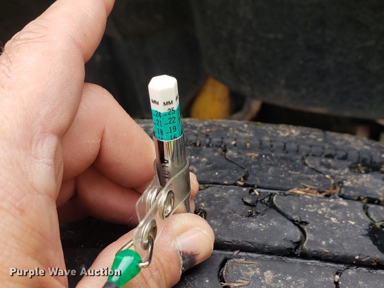 image for item HO9398 2005 Freightliner Columbia  semi truck