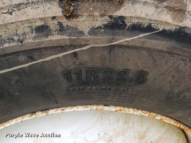 image for item HO9398 2005 Freightliner Columbia  semi truck