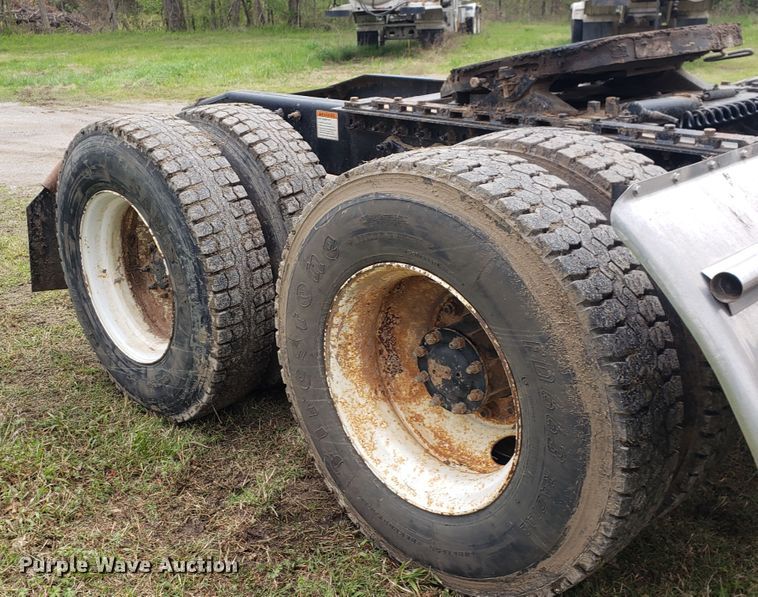 image for item HO9398 2005 Freightliner Columbia  semi truck