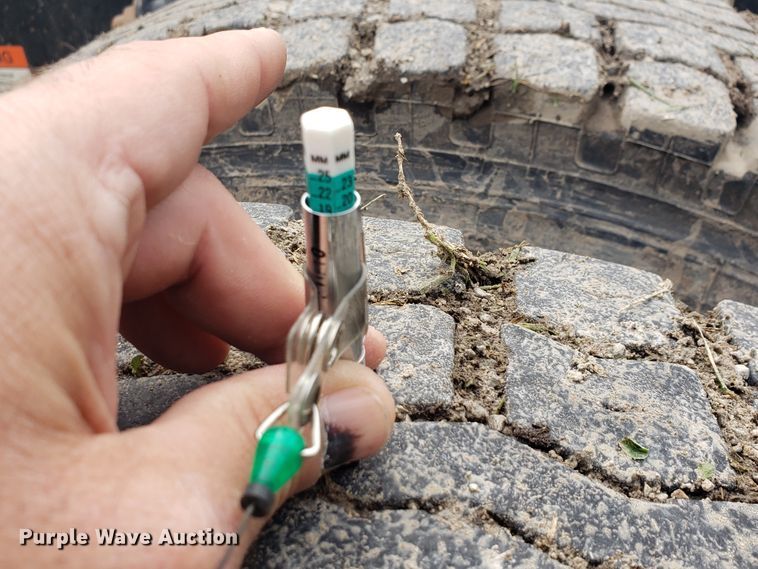 image for item HO9398 2005 Freightliner Columbia  semi truck