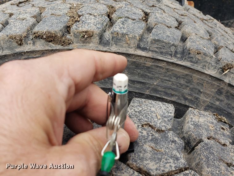 image for item HO9398 2005 Freightliner Columbia  semi truck