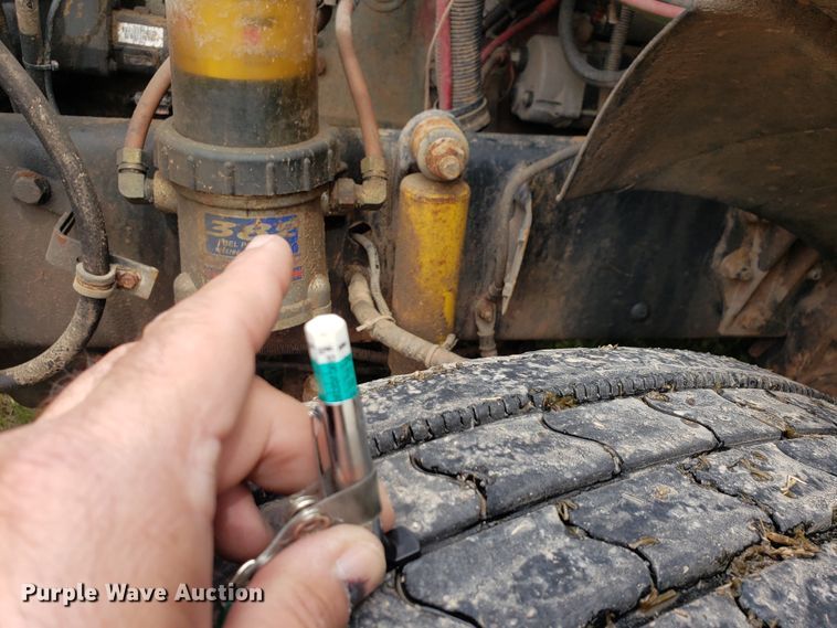 image for item HO9398 2005 Freightliner Columbia  semi truck