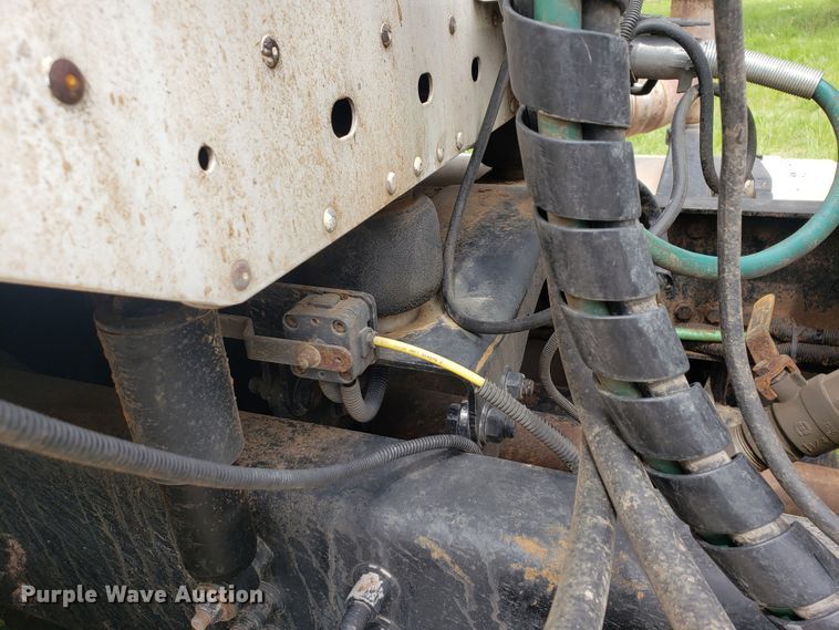 image for item HO9398 2005 Freightliner Columbia  semi truck