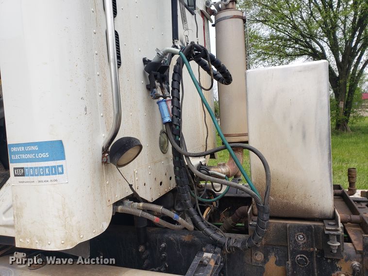 image for item HO9398 2005 Freightliner Columbia  semi truck