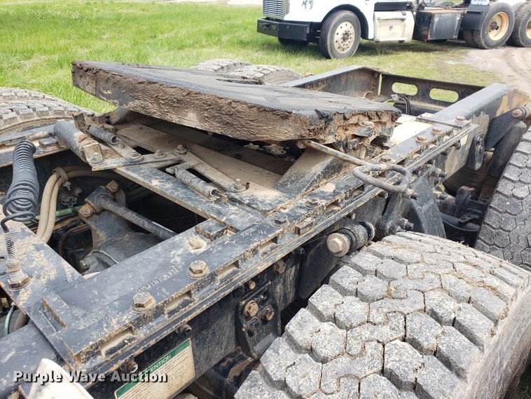 image for item HO9398 2005 Freightliner Columbia  semi truck