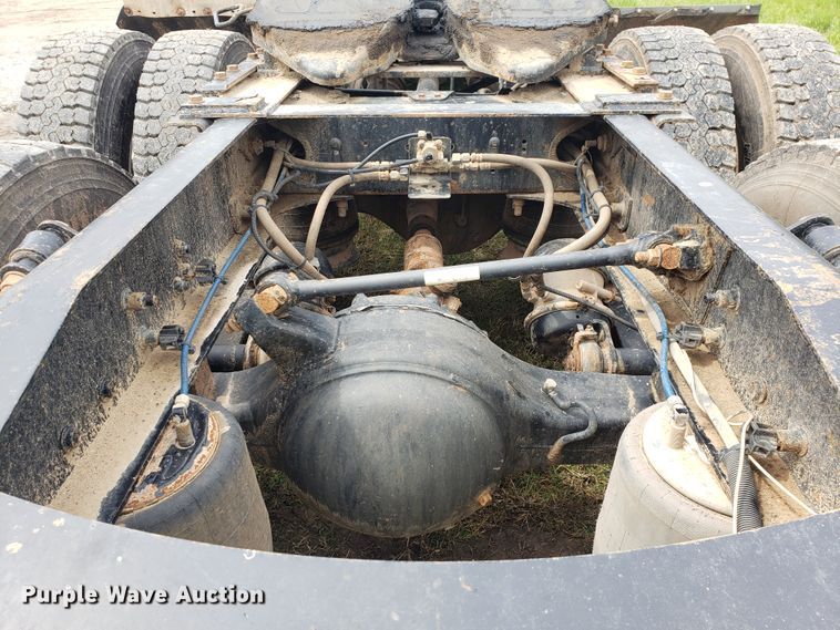 image for item HO9398 2005 Freightliner Columbia  semi truck