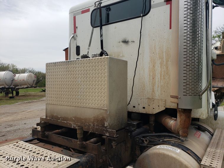 image for item HO9398 2005 Freightliner Columbia  semi truck