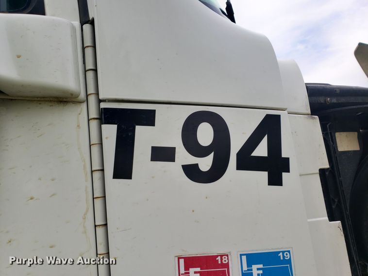 image for item HO9398 2005 Freightliner Columbia  semi truck