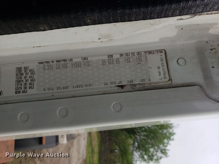 image for item HO9398 2005 Freightliner Columbia  semi truck