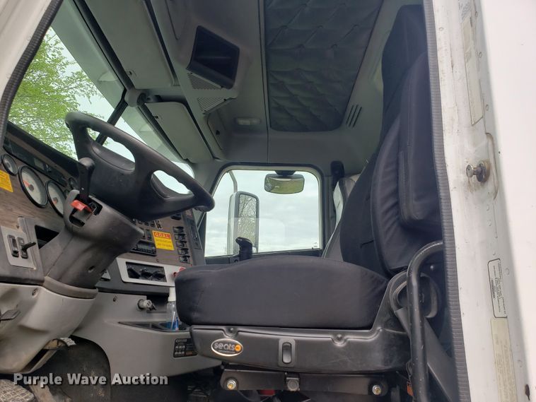 image for item HO9399 2011 Freightliner Coronado  semi truck