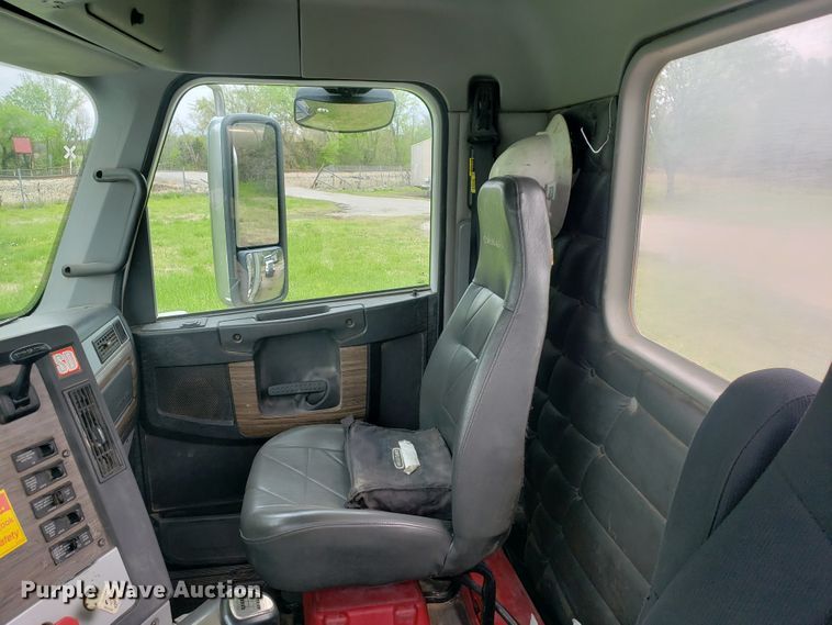 image for item HO9399 2011 Freightliner Coronado  semi truck