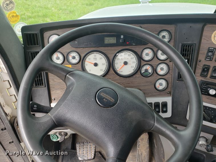 image for item HO9399 2011 Freightliner Coronado  semi truck