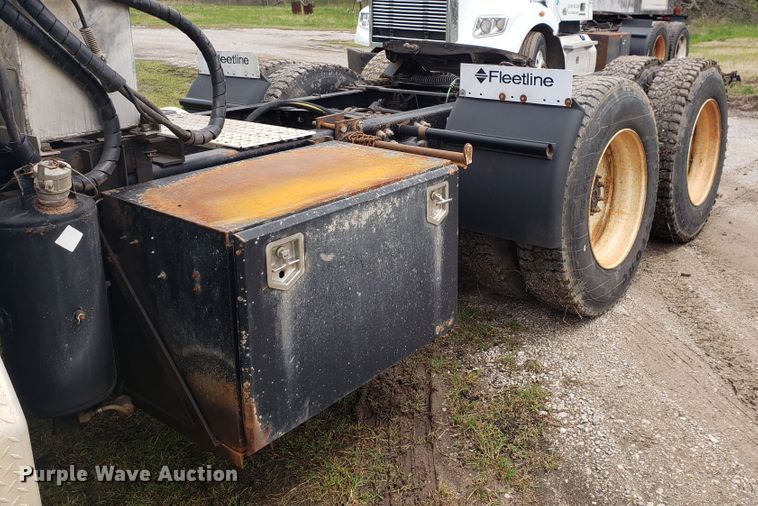 image for item HO9399 2011 Freightliner Coronado  semi truck