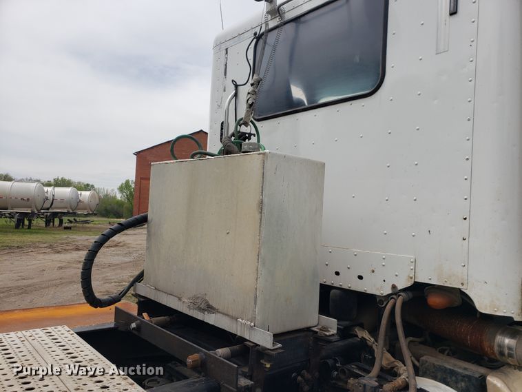 image for item HO9399 2011 Freightliner Coronado  semi truck