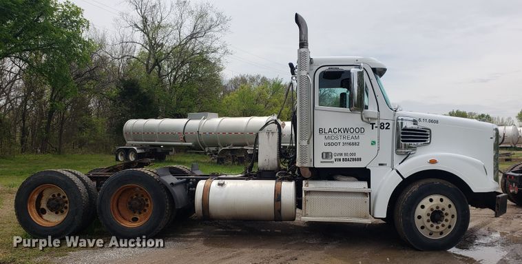 image for item HO9400 2011 Freightliner Coronado  semi truck