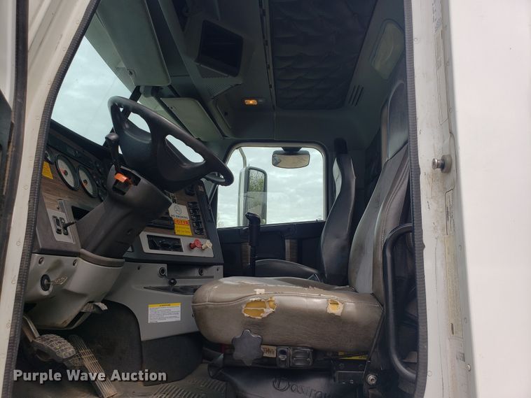 image for item HO9400 2011 Freightliner Coronado  semi truck