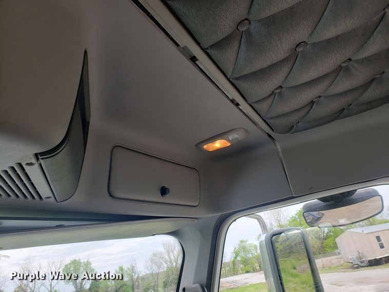 image for item HO9400 2011 Freightliner Coronado  semi truck