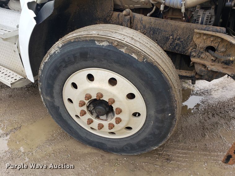 image for item HO9400 2011 Freightliner Coronado  semi truck