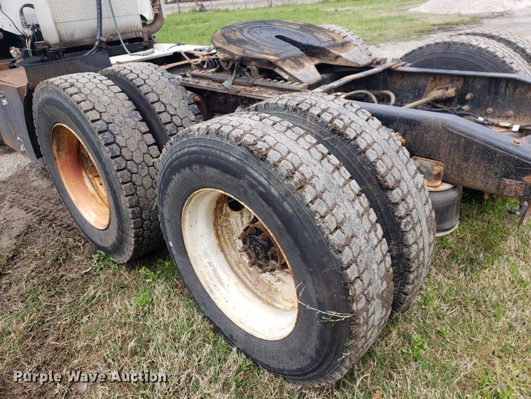 image for item HO9400 2011 Freightliner Coronado  semi truck