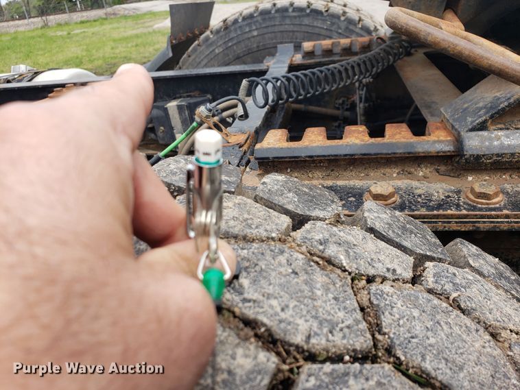 image for item HO9400 2011 Freightliner Coronado  semi truck