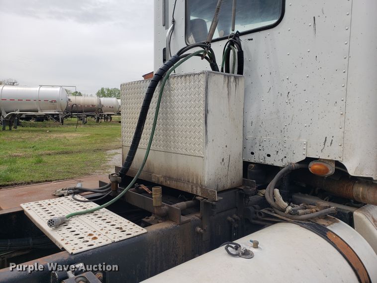 image for item HO9400 2011 Freightliner Coronado  semi truck