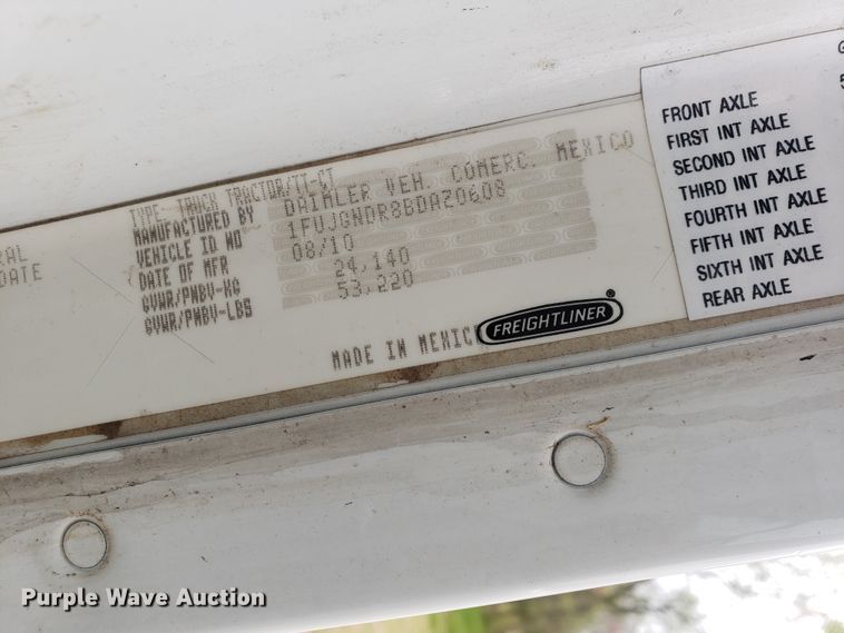 image for item HO9400 2011 Freightliner Coronado  semi truck