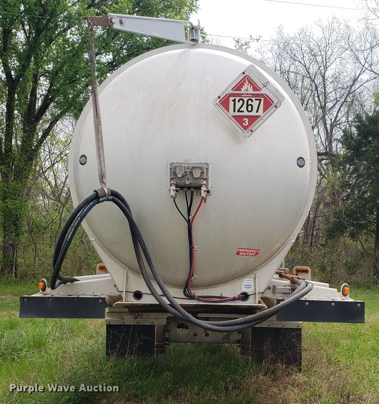 image for item HO9401 2013 Heil  tank trailer