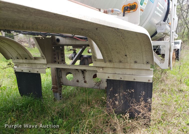 image for item HO9401 2013 Heil  tank trailer