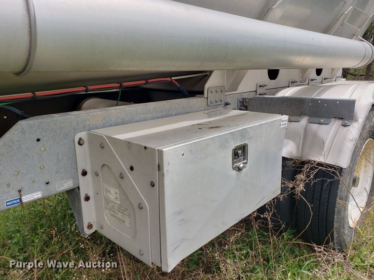 image for item HO9401 2013 Heil  tank trailer