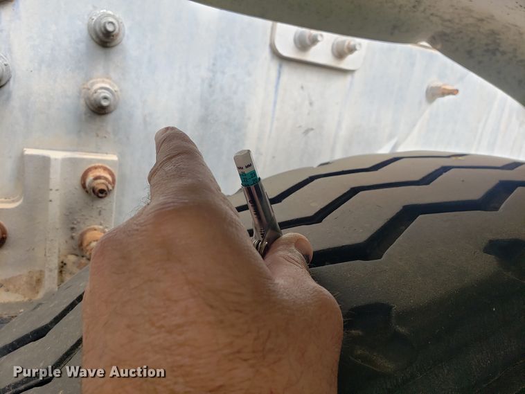 image for item HO9401 2013 Heil  tank trailer