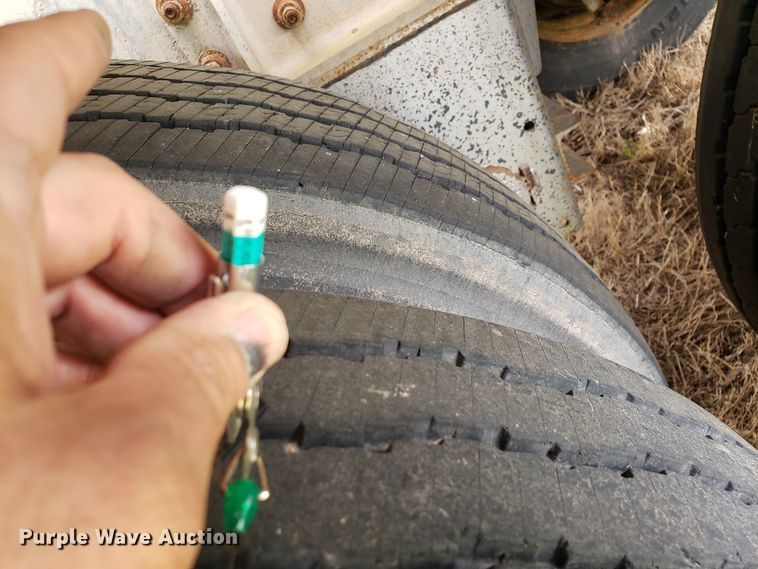 image for item HO9401 2013 Heil  tank trailer