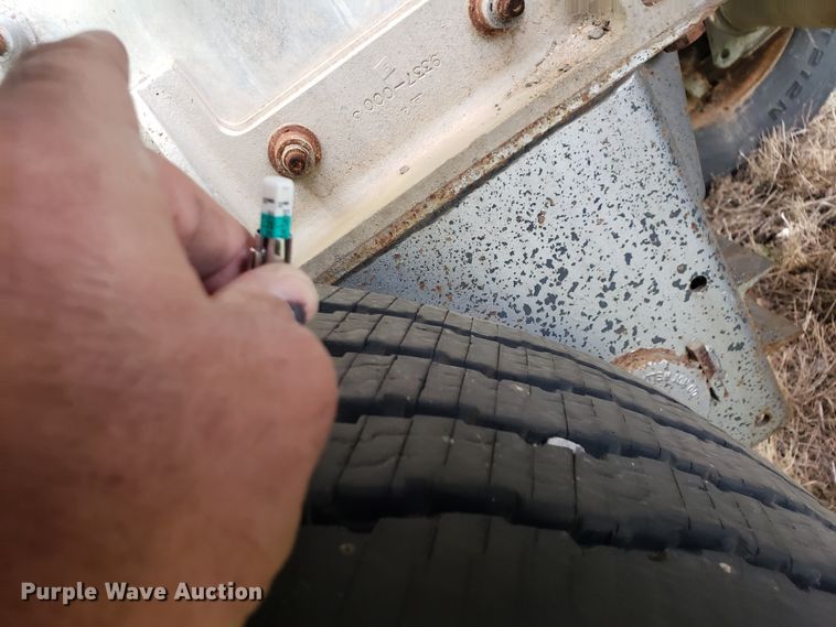 image for item HO9401 2013 Heil  tank trailer