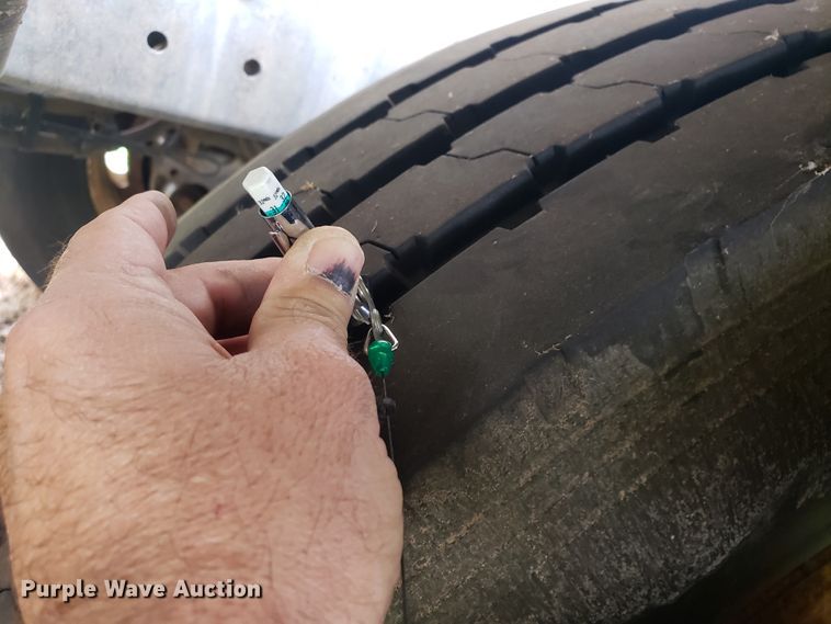 image for item HO9401 2013 Heil  tank trailer