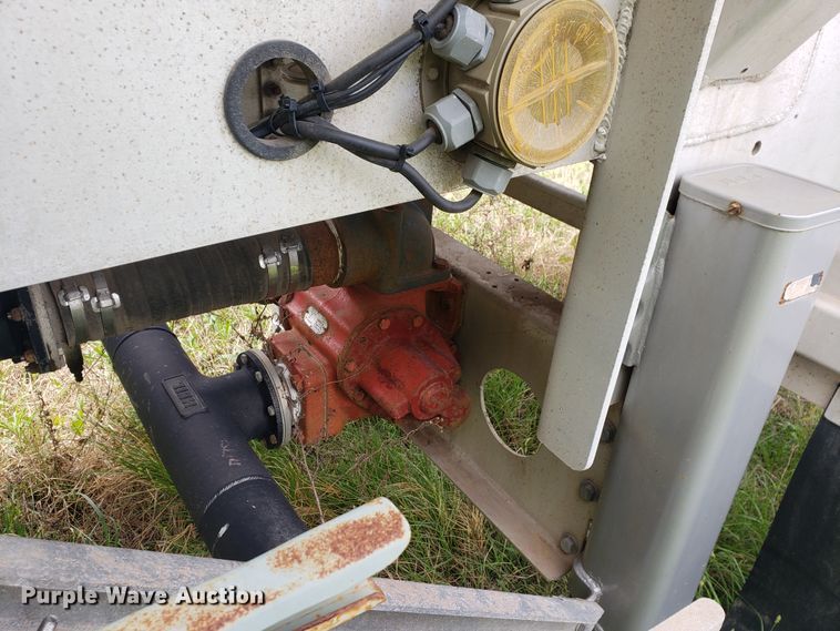 image for item HO9401 2013 Heil  tank trailer