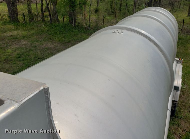 image for item HO9401 2013 Heil  tank trailer