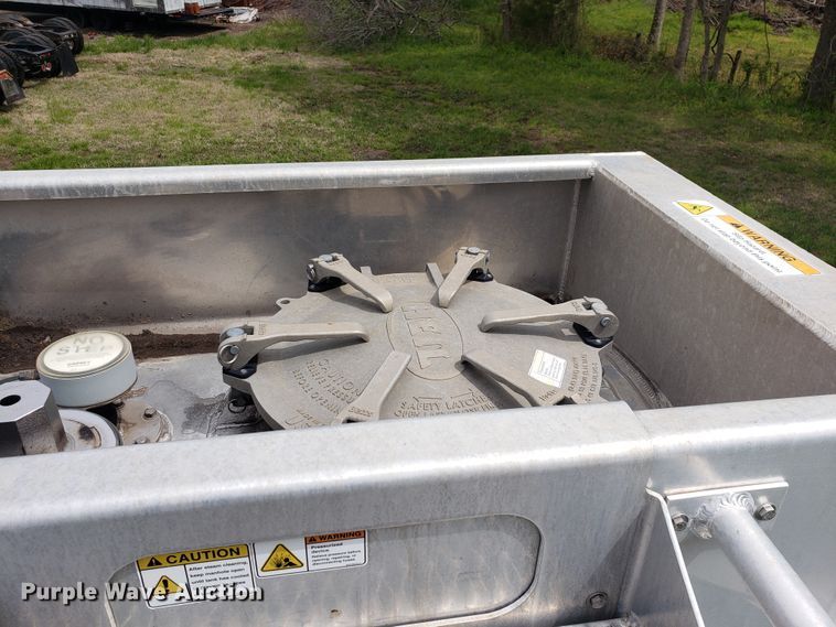 image for item HO9401 2013 Heil  tank trailer