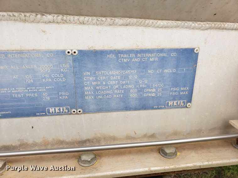 image for item HO9401 2013 Heil  tank trailer