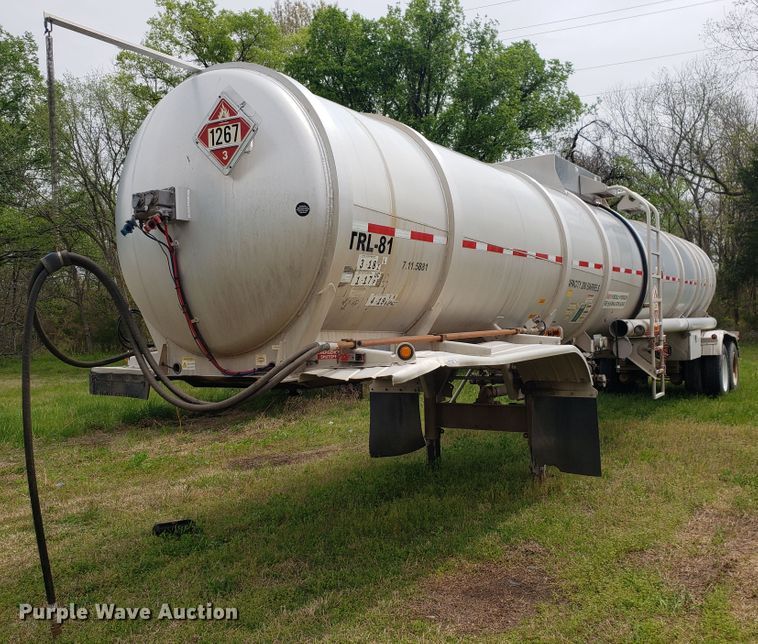 image for item HO9402 2011 Heil  tank trailer