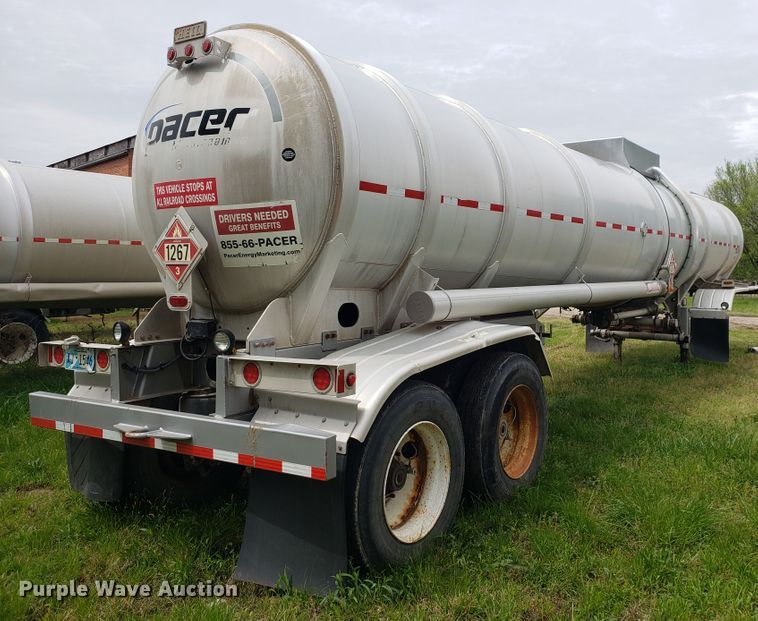 image for item HO9402 2011 Heil  tank trailer