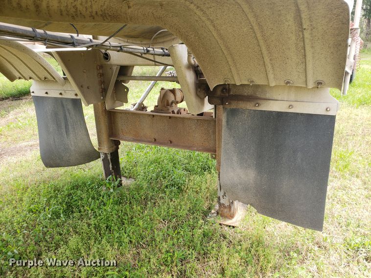 image for item HO9402 2011 Heil  tank trailer