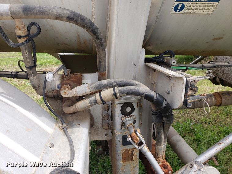 image for item HO9402 2011 Heil  tank trailer