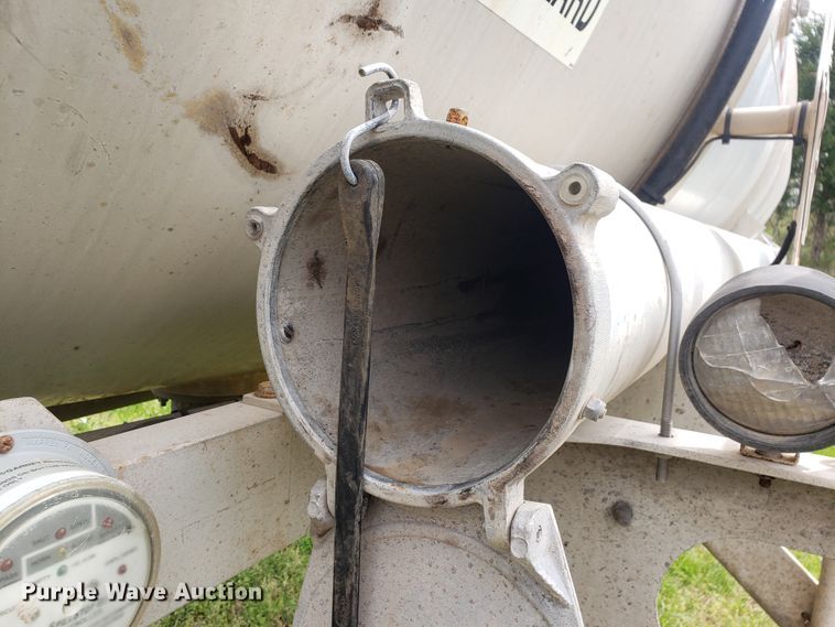 image for item HO9402 2011 Heil  tank trailer