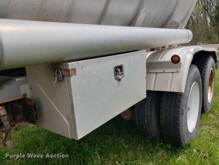 image for item HO9402 2011 Heil  tank trailer