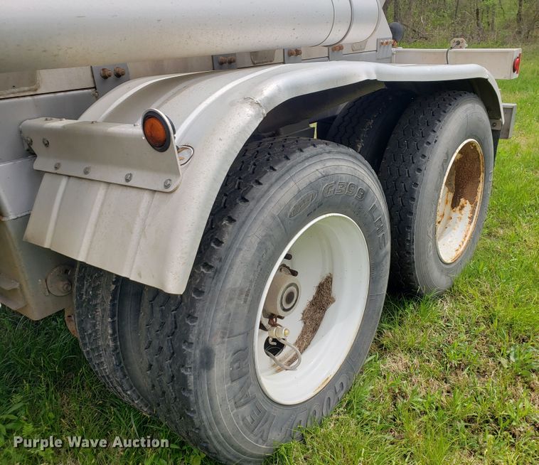 image for item HO9402 2011 Heil  tank trailer