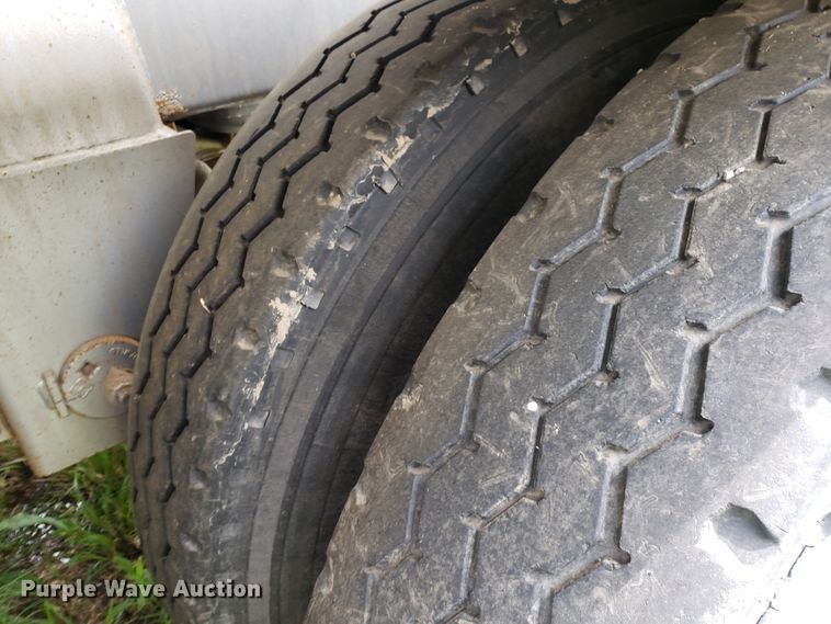 image for item HO9402 2011 Heil  tank trailer