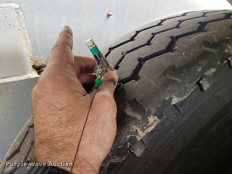 image for item HO9402 2011 Heil  tank trailer