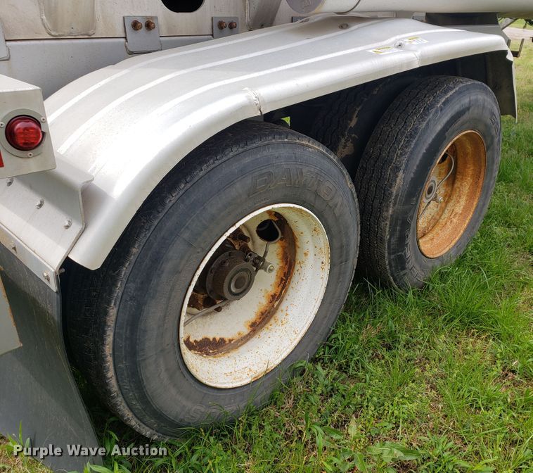 image for item HO9402 2011 Heil  tank trailer