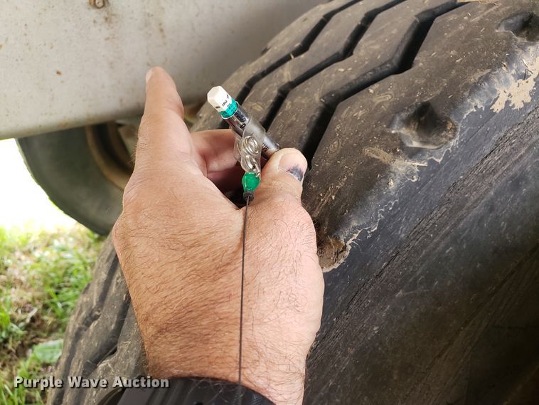 image for item HO9402 2011 Heil  tank trailer