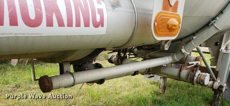 image for item HO9402 2011 Heil  tank trailer