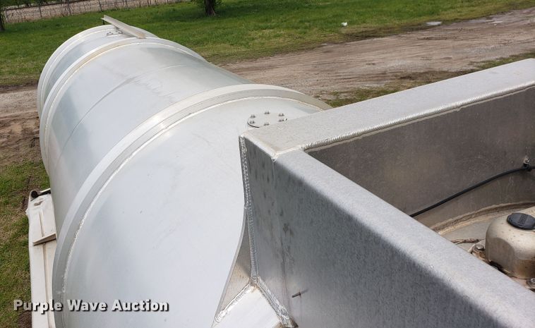 image for item HO9402 2011 Heil  tank trailer